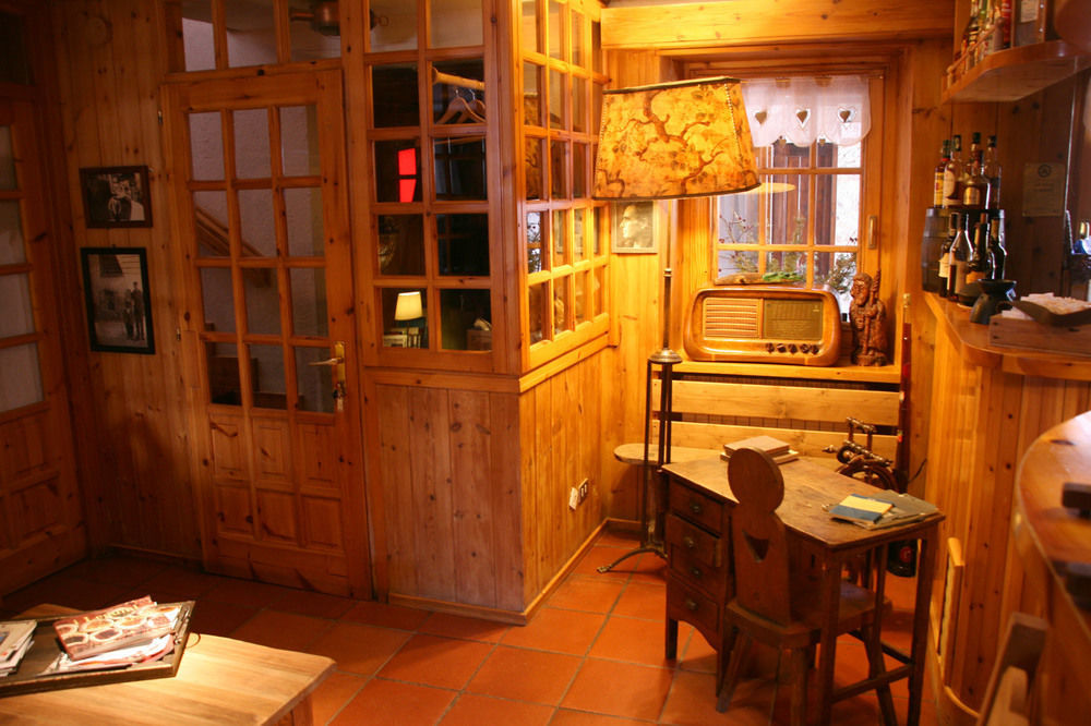 Hotel Petit Dahu - Chambres Et Restaurant Cogne Exterior foto